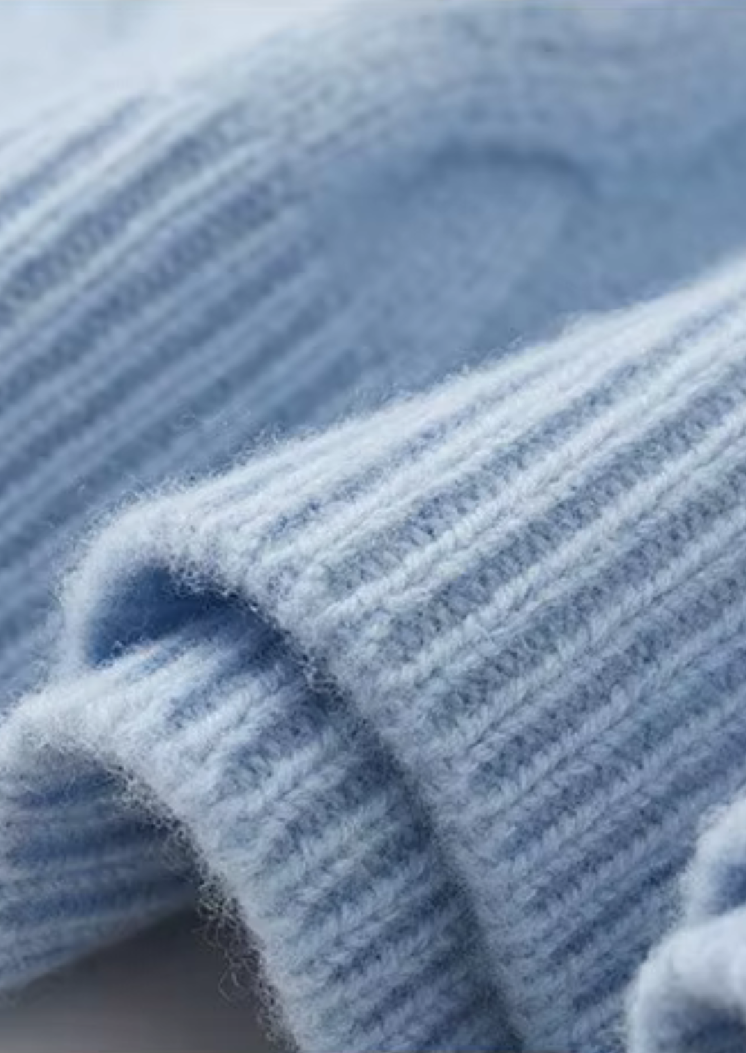 Pure Merino Wintertime Cable Crewneck light blue image 3 #color_light-blue