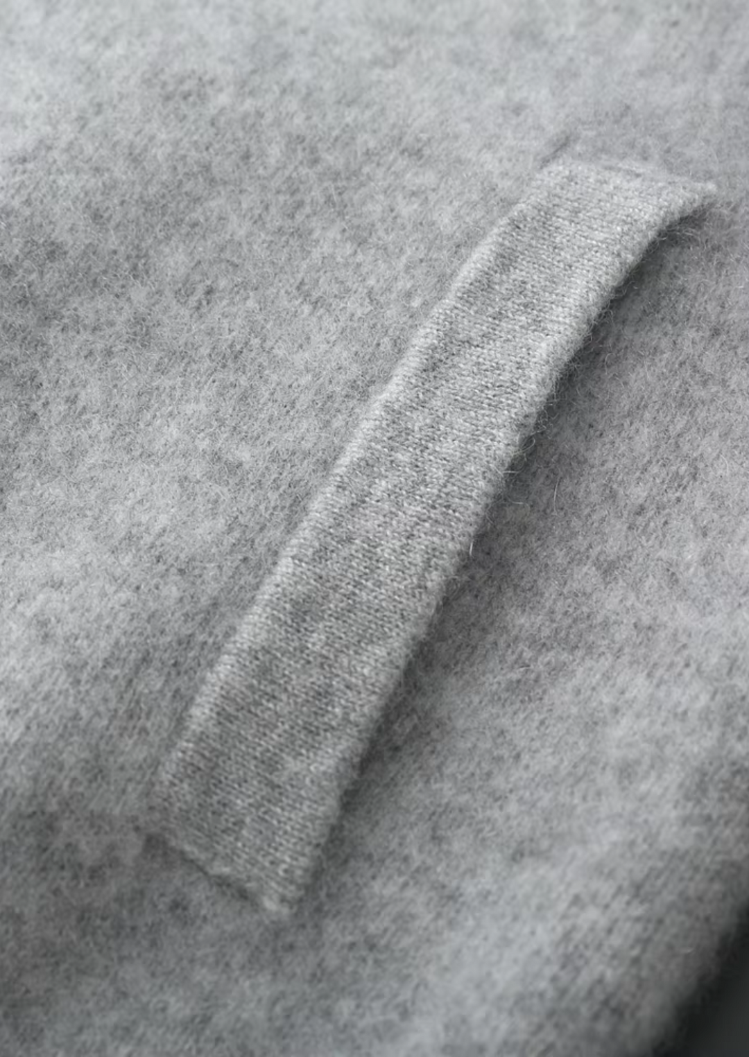 Pure Merino V-Neck Cardigan light grey image 5 #color_light-grey