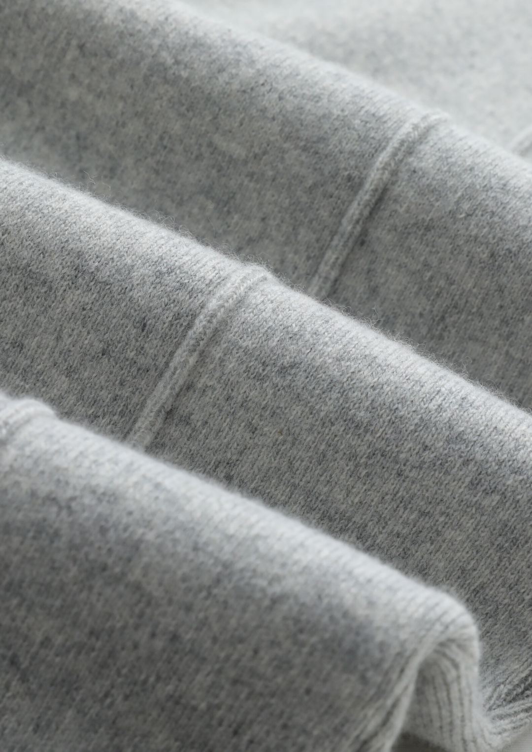 Pure Extra-Fine Merino Wool Luzzo Set light gray image 5 #color_light-gray