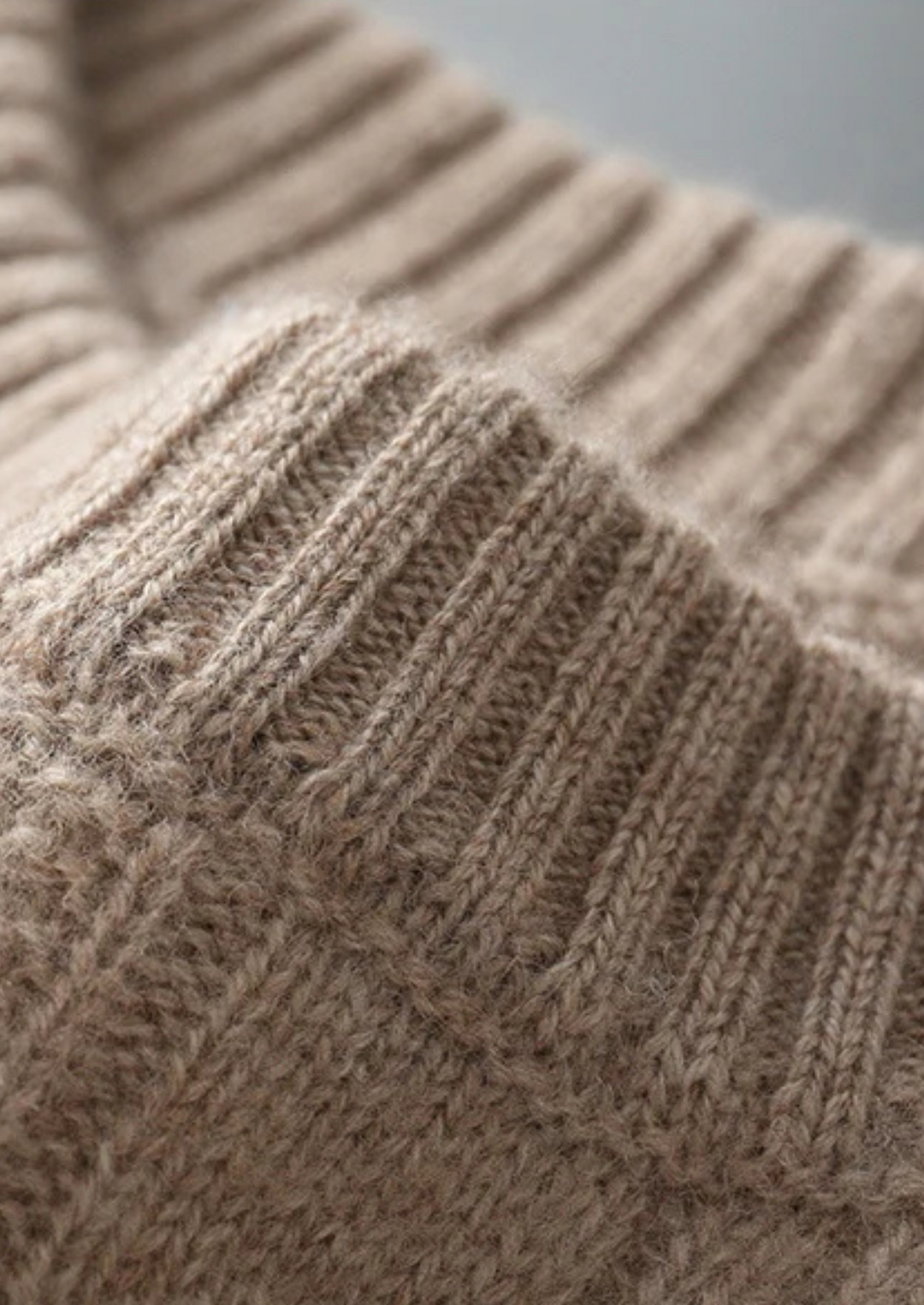 Pure Merino Cable Crewneck beige image 4 #color_beige