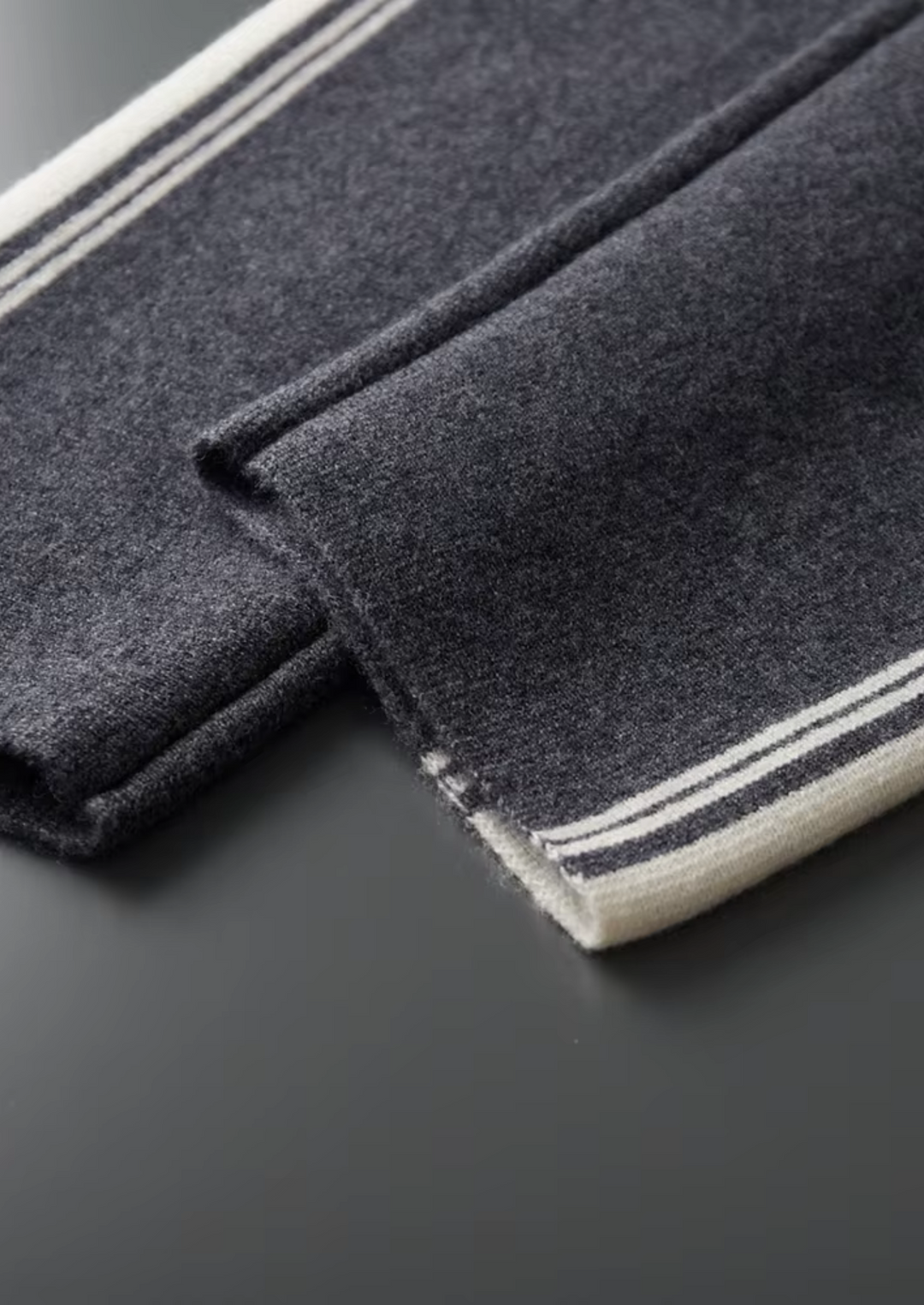 Pure Extra-Fine Merino Wool Damien Set dark gray image 5 #color_dark-gray
