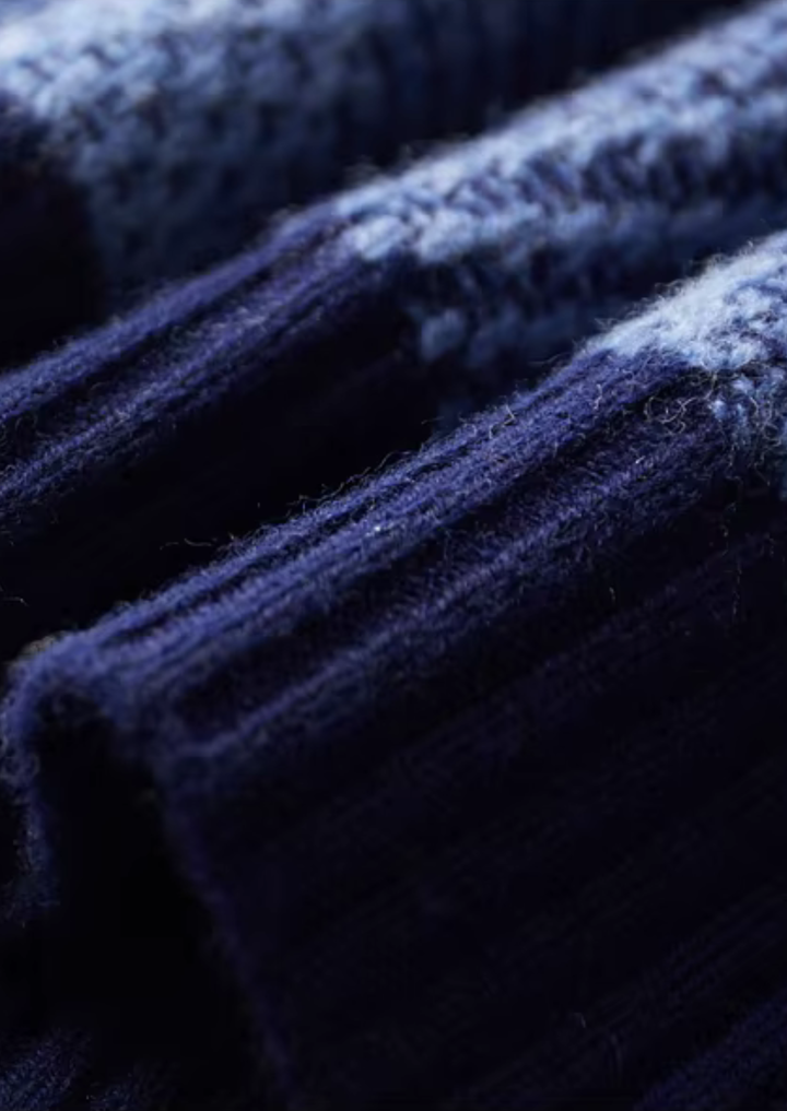 Pure Merino Two-Tone Patterned Mockneck navy blue image 4 #color_navy-blue