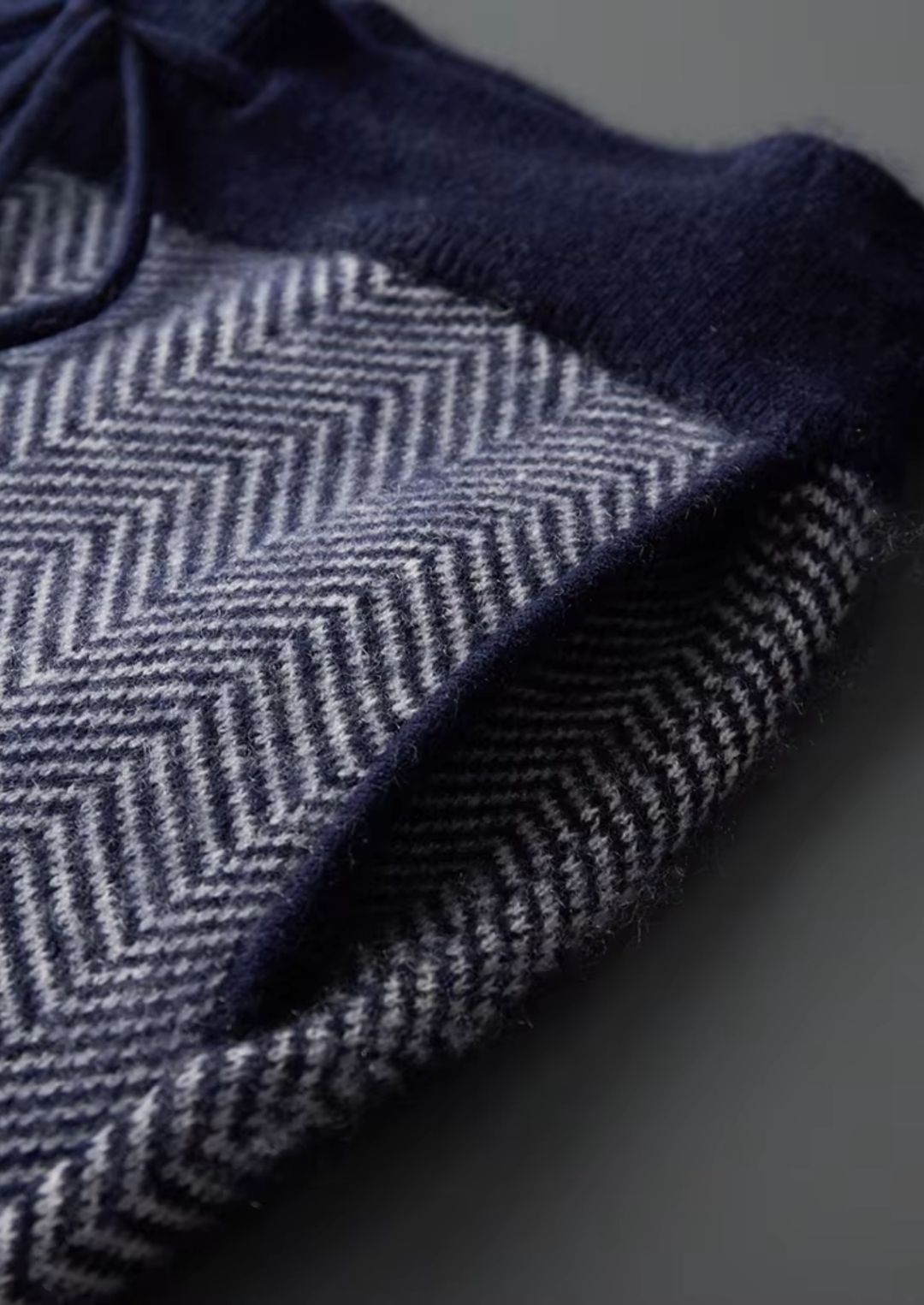 Pure Extra-Fine Merino Wool Herringbone Set navy blue image 6 #color_navy-blue