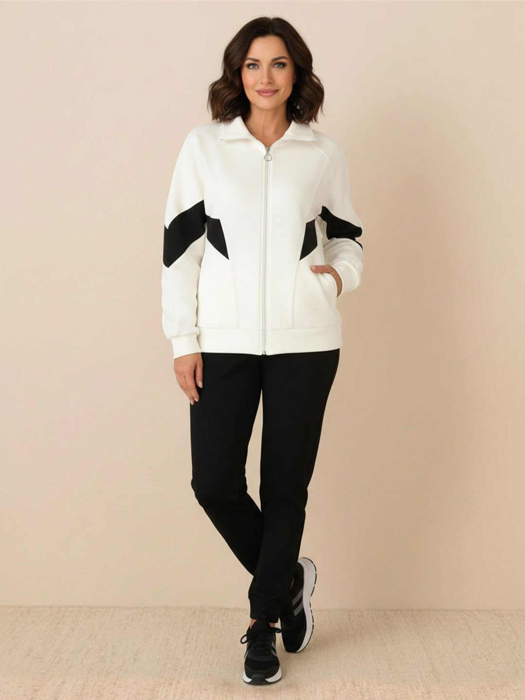 Colorblock Comfort Tracksuit white black image 1 