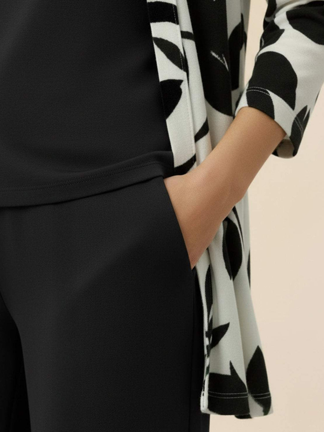 Open-Front Three-Piece Co-Ord floral deep black image 6 