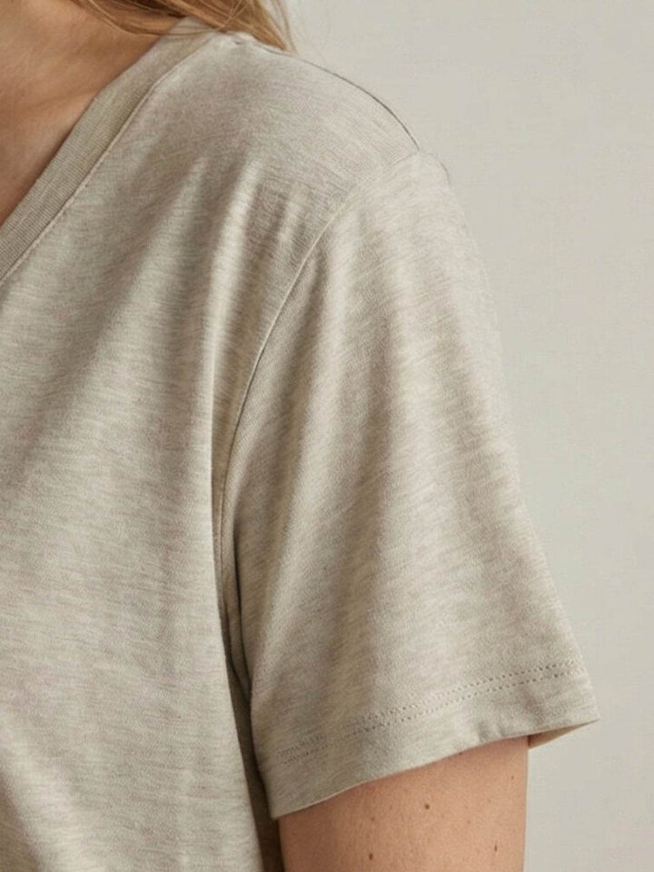 Linen-Bamboo V-Neck Tee light gray image 5 