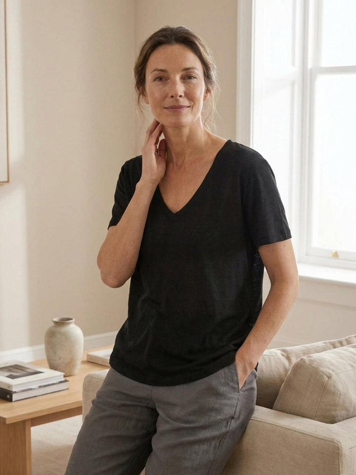 Linen-Bamboo V-Neck Tee black image 2 