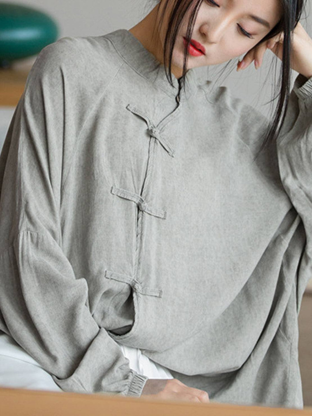 Oversized Linen-Cotton Tang Knot Blouse light gray image 5 