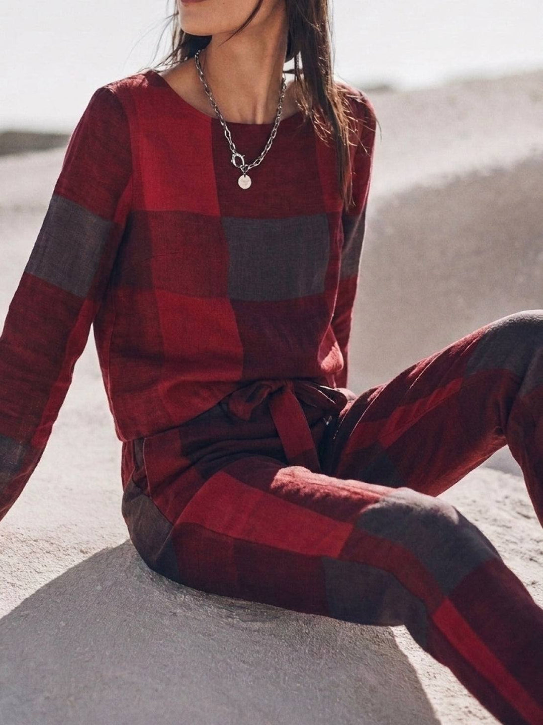 Cotton-Linen Monochrome Capsule crimson tartan image 5 