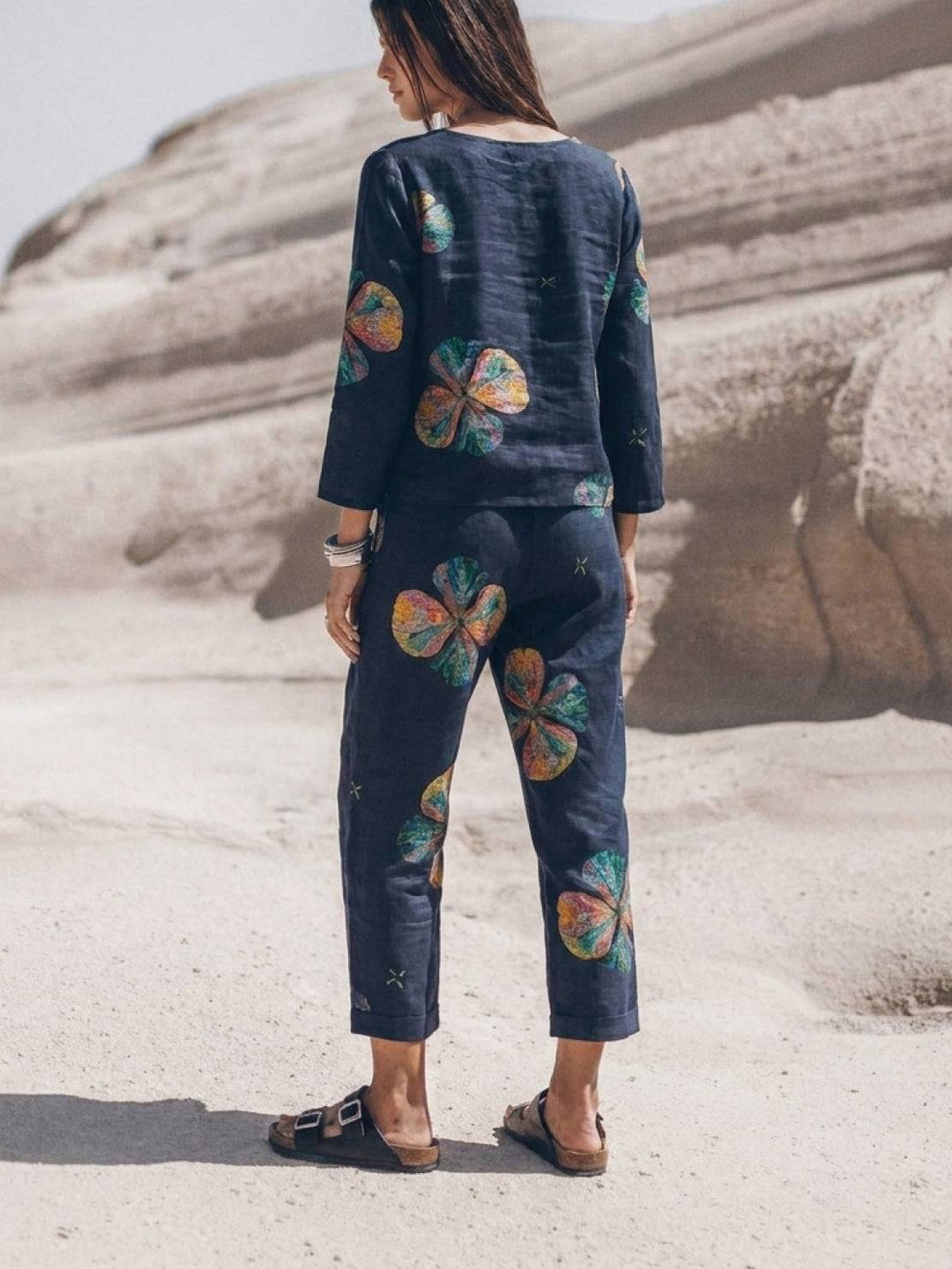 Cotton-Linen Monochrome Capsule midnight flowers image 5 