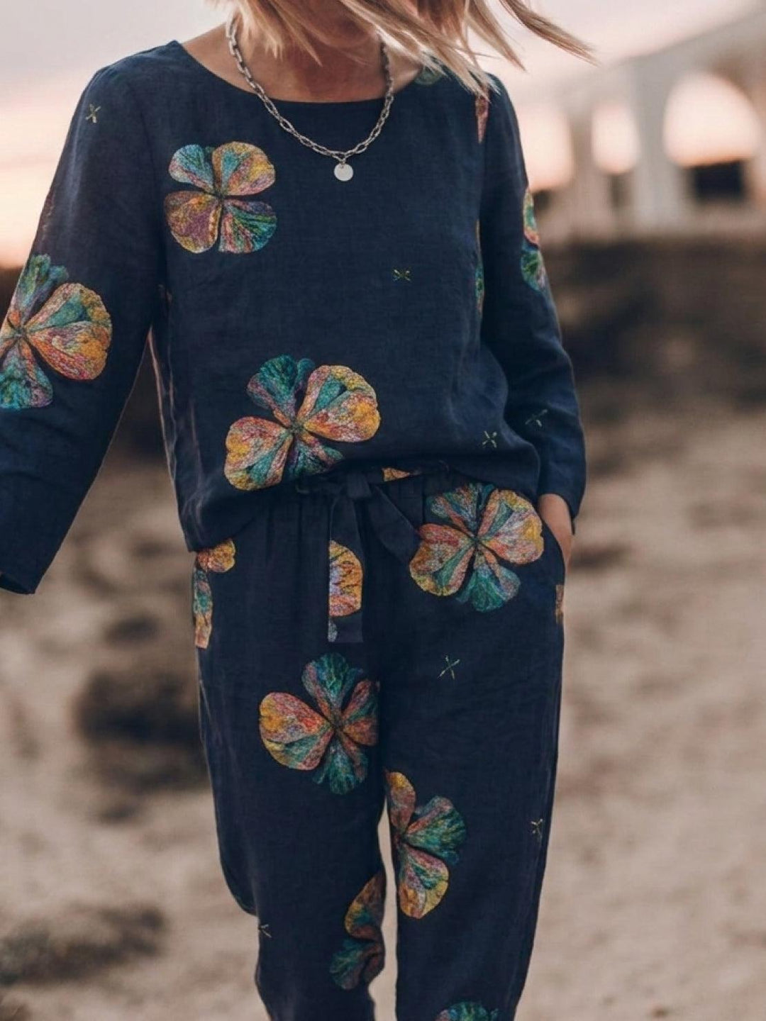 Cotton-Linen Monochrome Capsule midnight flowers image 3 