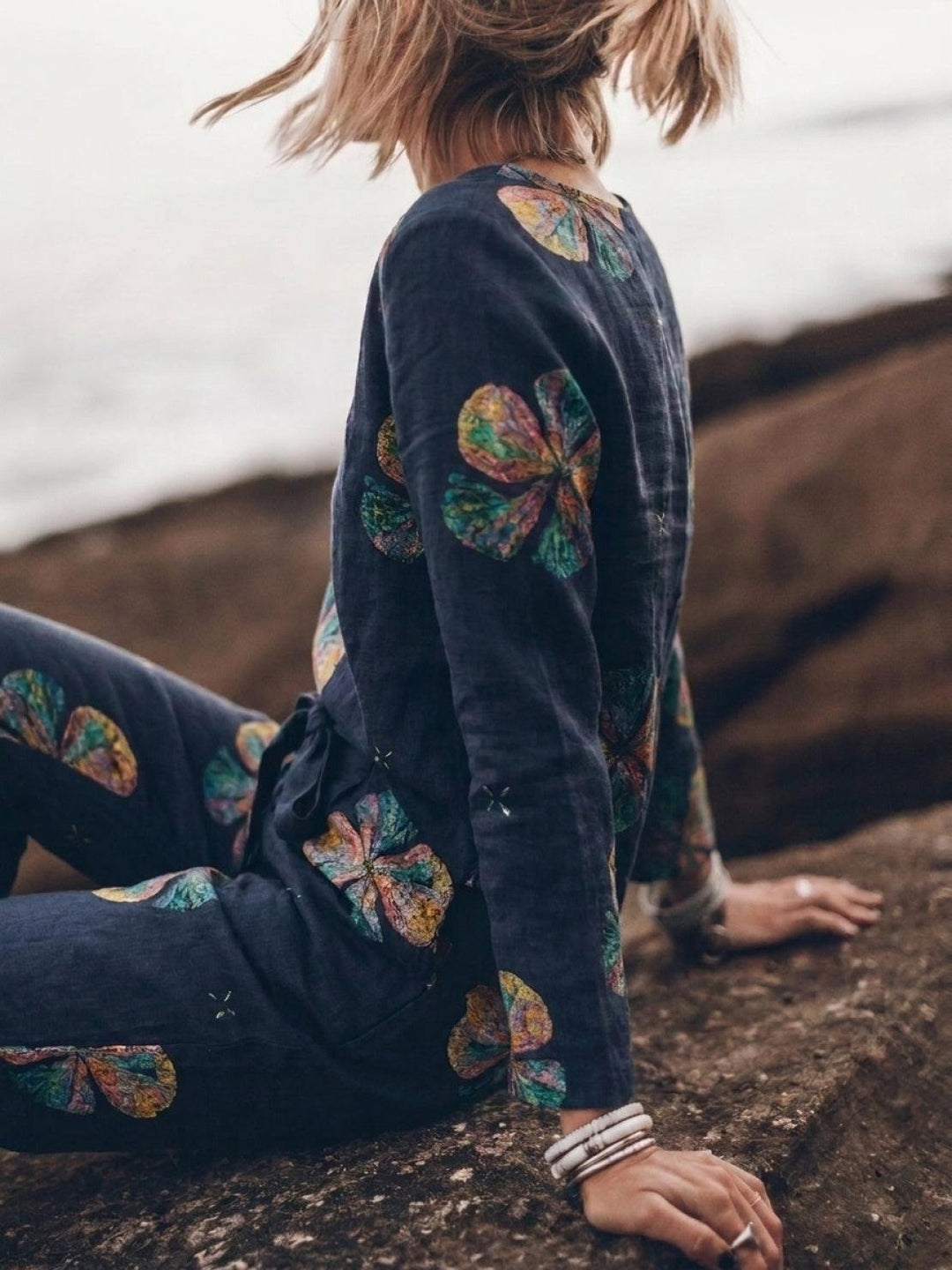 Cotton-Linen Monochrome Capsule midnight flowers image 4 