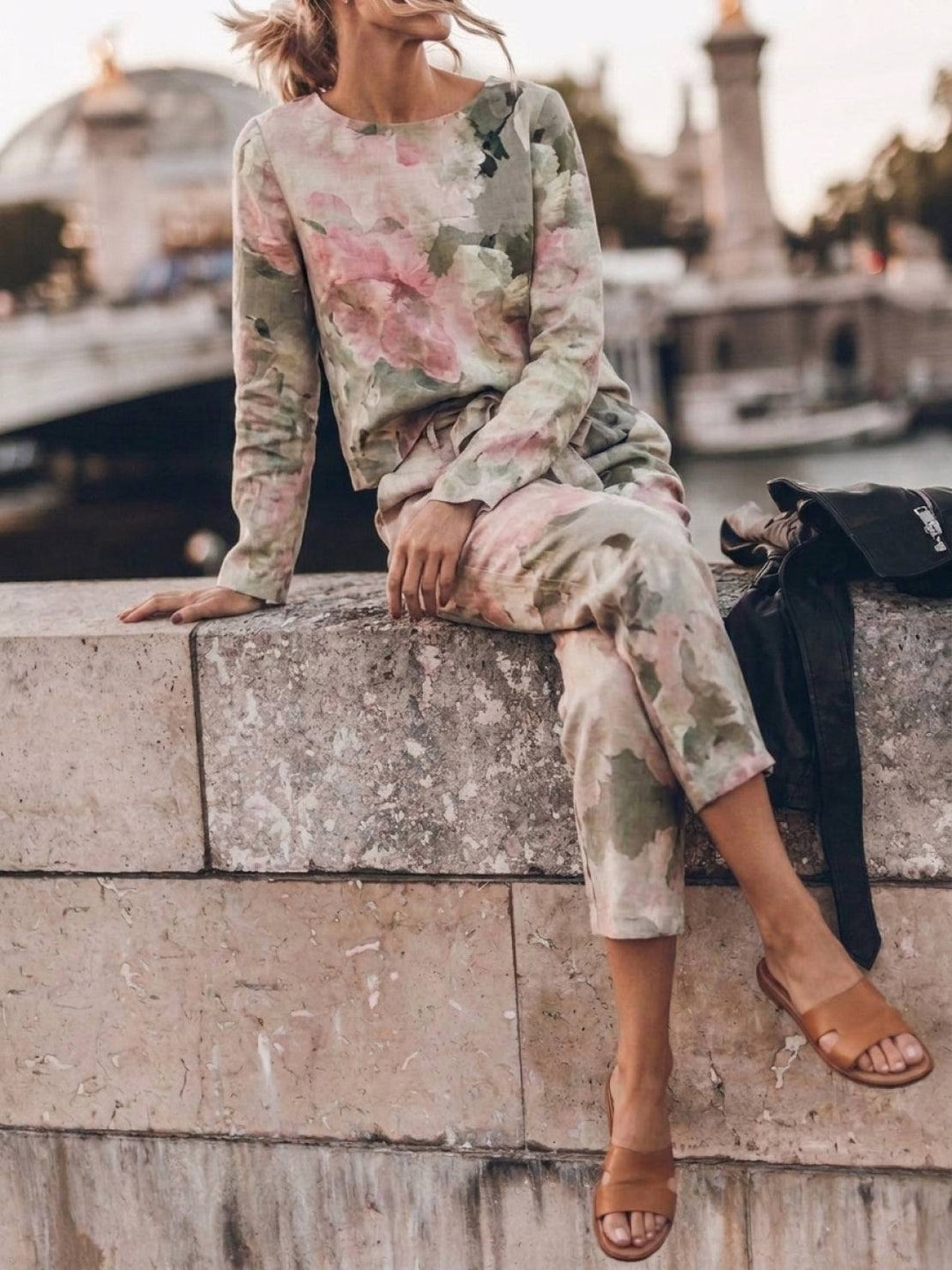 Cotton-Linen Monochrome Capsule pastel floral image 3 