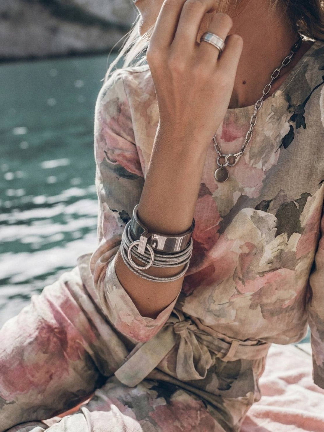 Cotton-Linen Monochrome Capsule pastel floral image 4 