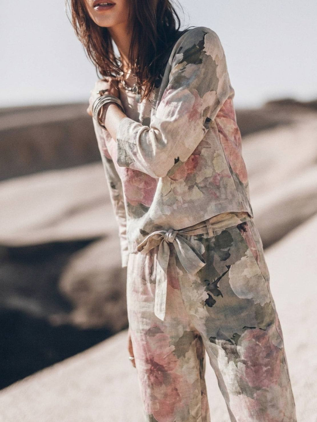 Cotton-Linen Monochrome Capsule pastel floral image 5 