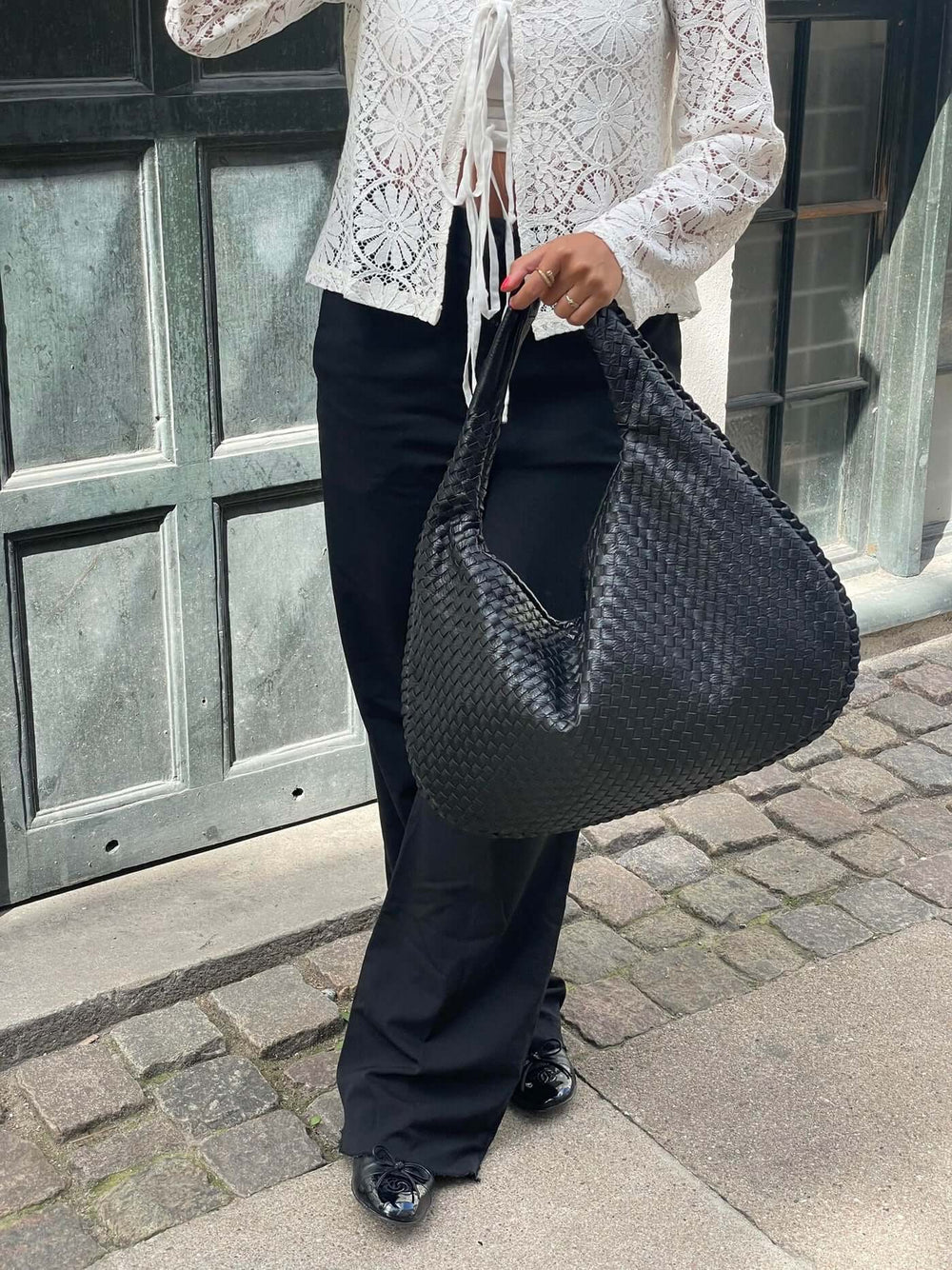 Oversized Woven Bag black image 2 #color_black