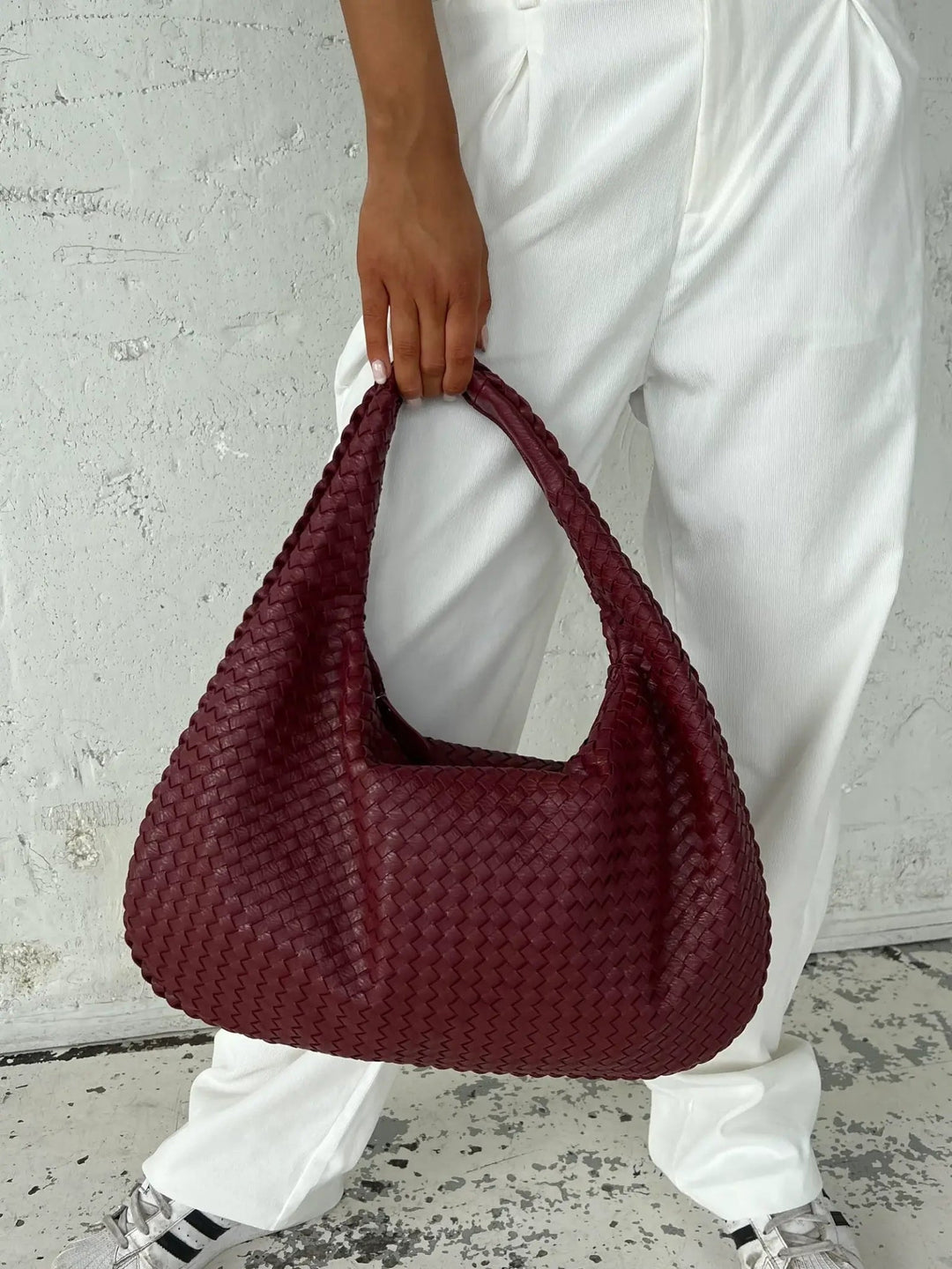 Oversized Woven Bag dark brown image 5 