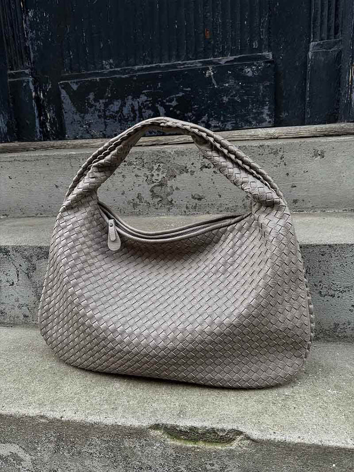 Oversized Woven Bag dark brown image 18 