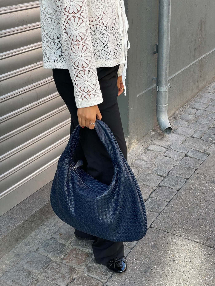 Oversized Woven Bag dark brown image 19 