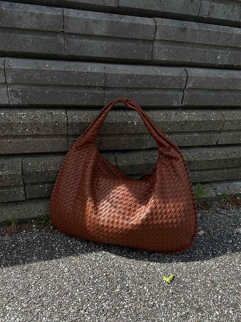Oversized Woven Bag dark brown image 10 
