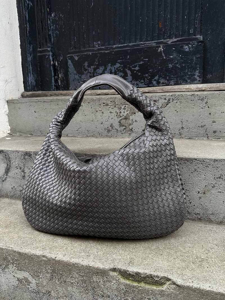 Oversized Woven Bag dark brown image 16 