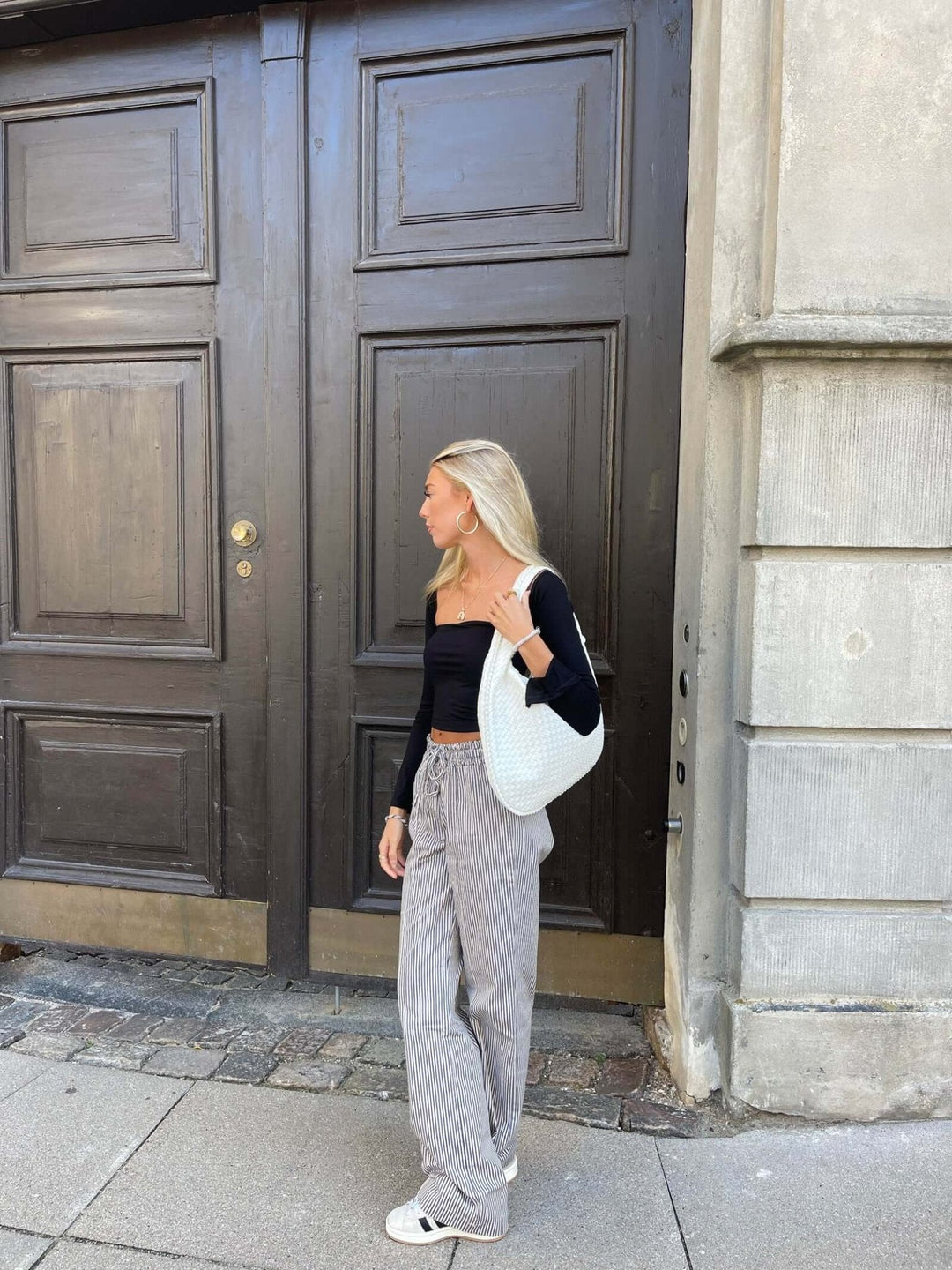 Oversized Woven Bag dark brown image 21 