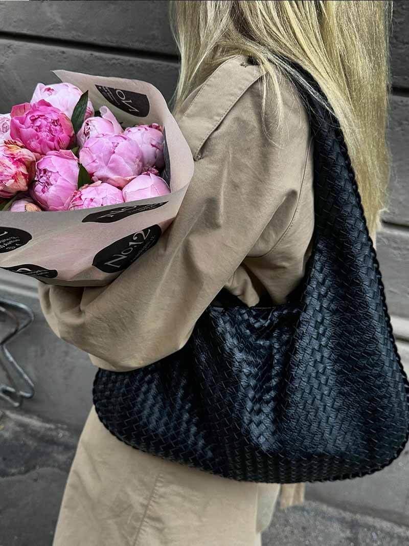 Oversized Woven Bag dark brown image 8 
